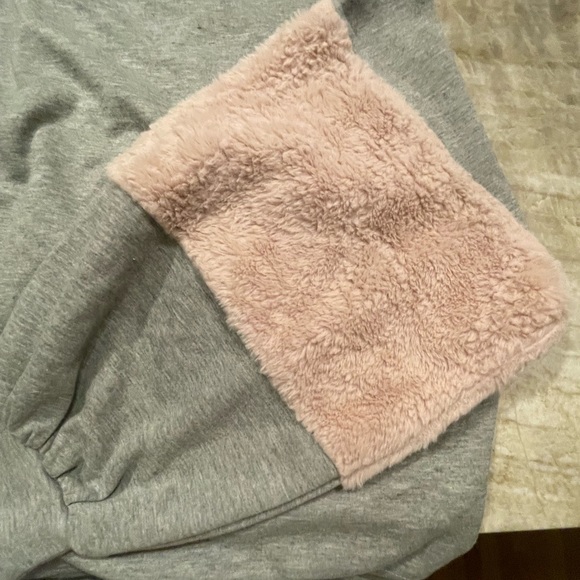 Trendy sweatshirt for women - Picture 2 of 3